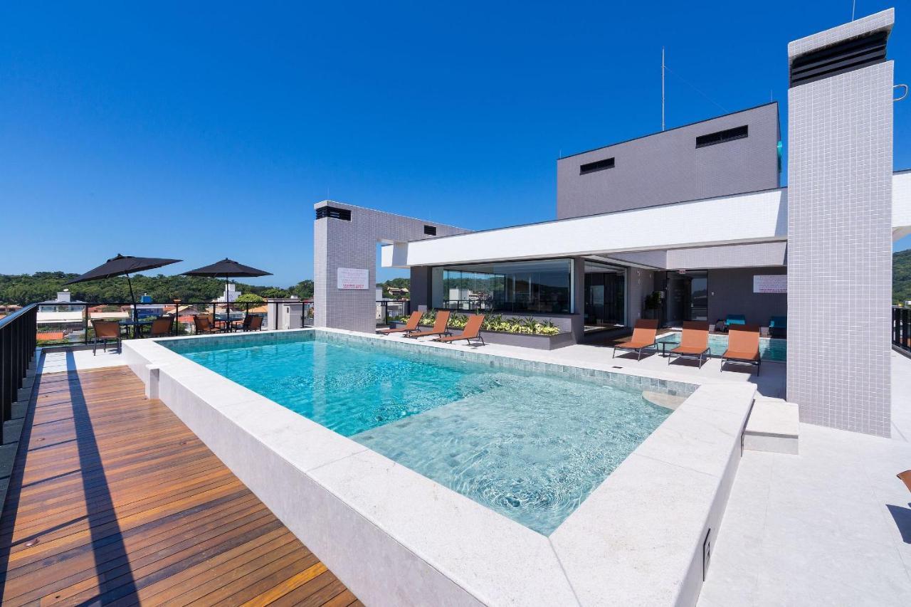 Adra 106 - Apartamento No Centro De Bombinhas - Rooftop Com Piscina E Academia - A Poucos Metros Da Praia - Exterior foto
